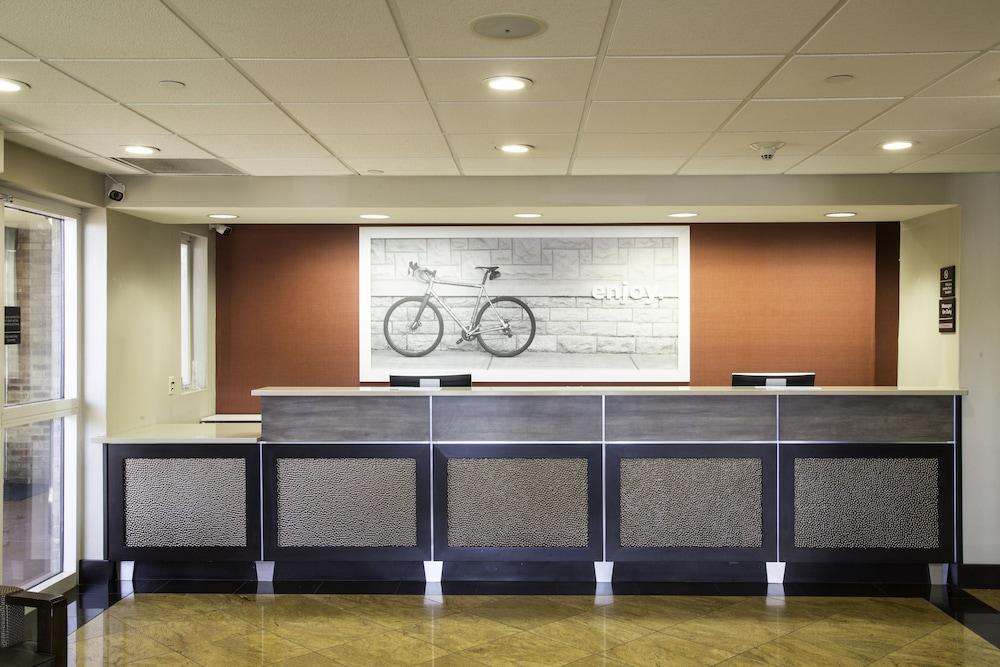 Hampton Inn Oxford-West Екстериор снимка