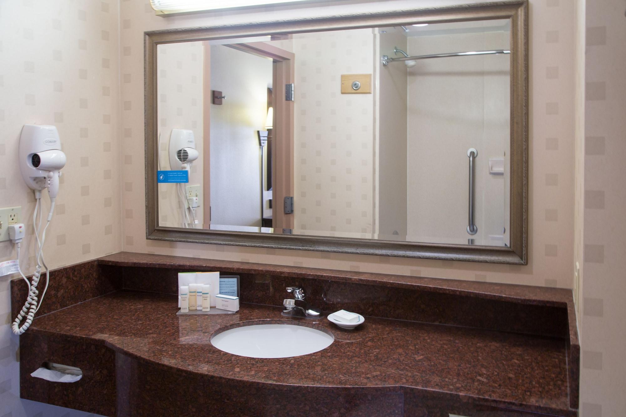 Hampton Inn Oxford-West Екстериор снимка