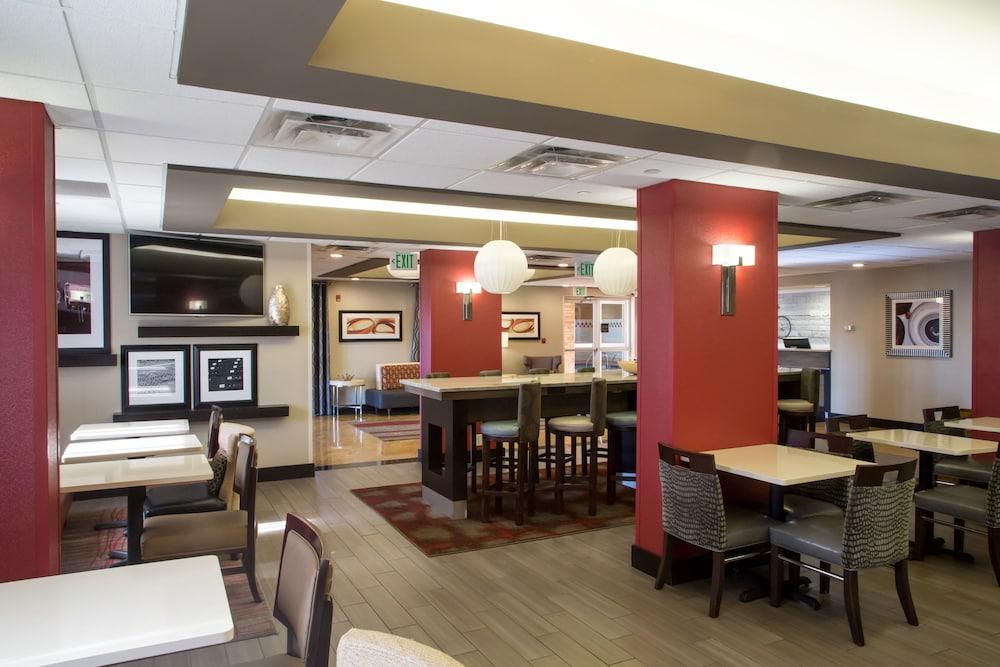 Hampton Inn Oxford-West Екстериор снимка