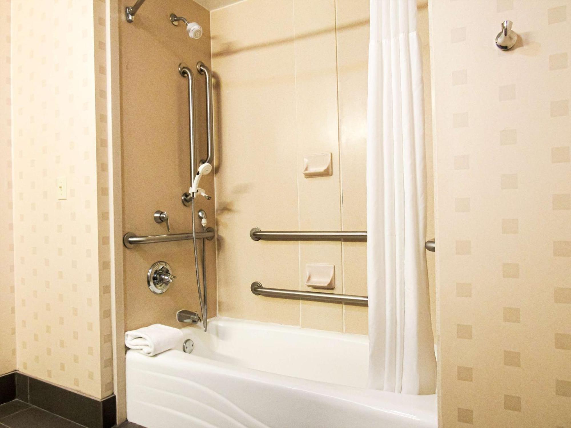 Hampton Inn Oxford-West Екстериор снимка