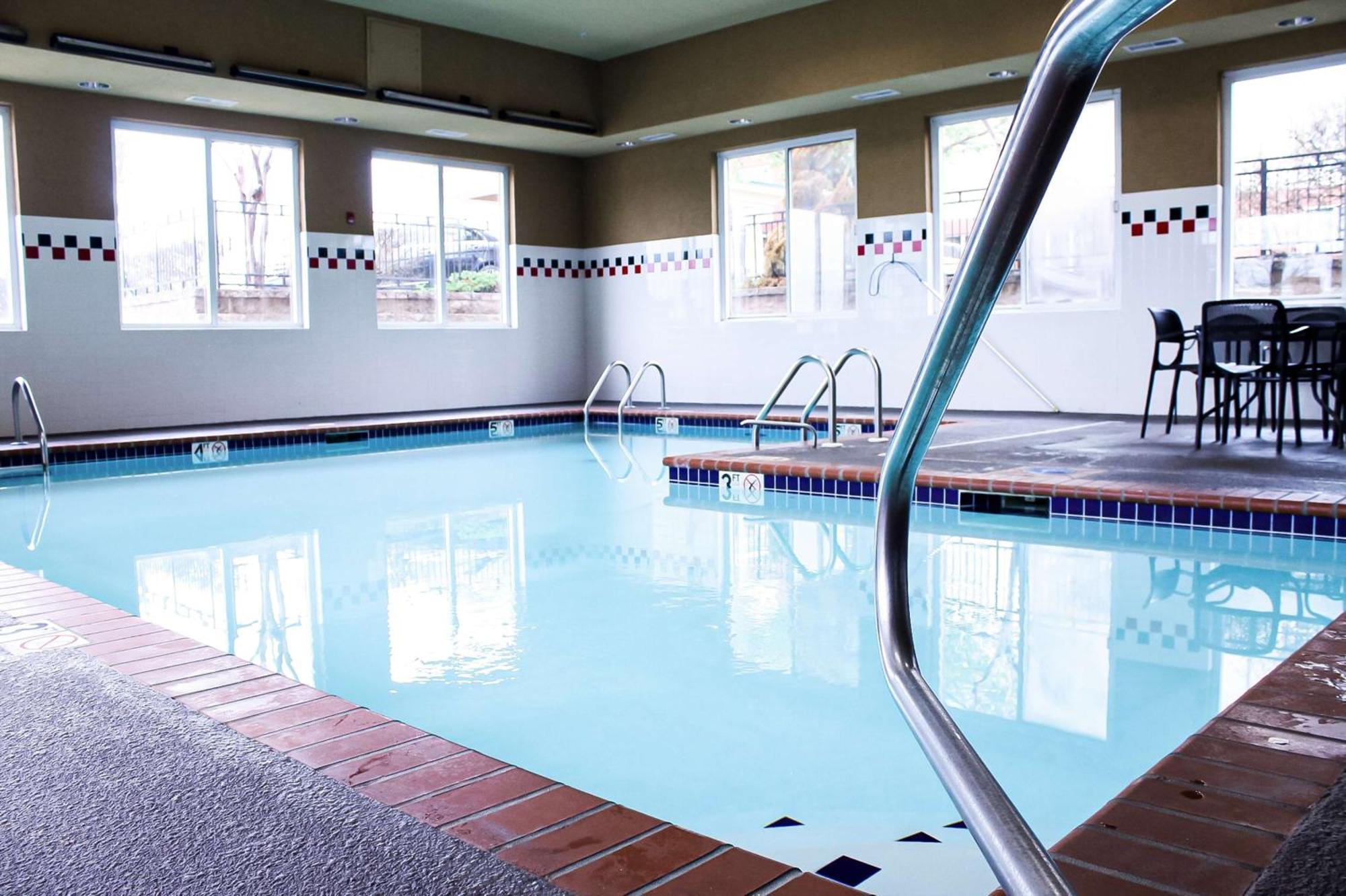 Hampton Inn Oxford-West Екстериор снимка